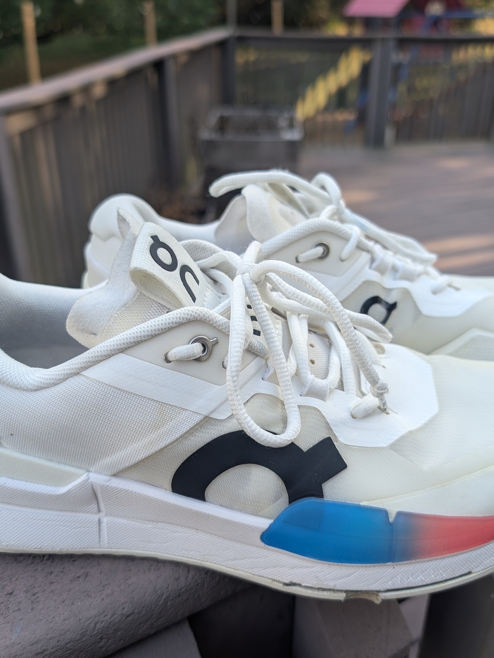On Running Roger Pro 2 Malibu White Blue Pink